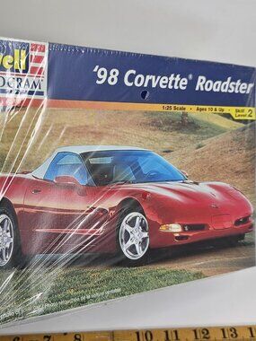 Unused Revell Monogram 1998 Corvette Roadster 1:25 Scale Model Kit